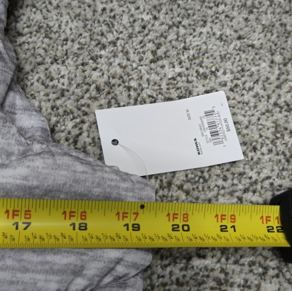 Nwt Medium Women's gray puff zip-up vest. From Kohl's. - Picture 7 of 7